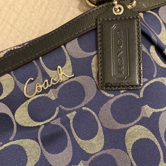 COACH vintage shoulder bag in very good condition. - Picture 6 of 15